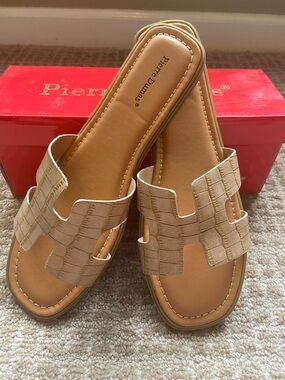 Pierre Dumas Women’s Croc Pattern Beige Slide Sandals Size 8.5 NWT